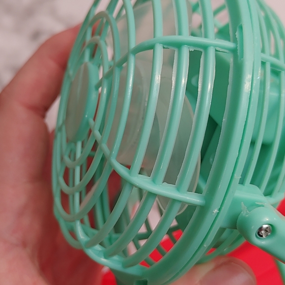 Mini Desk Fan - Picture 3 of 4